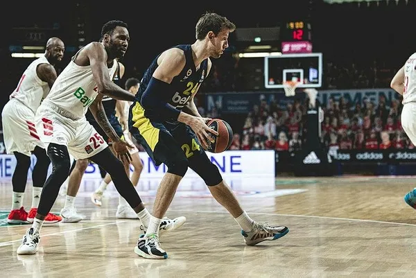 Anadolu Efes ve Fenerbahçe Beko, Euroleague'de play-off'a katılmayı garantiledi-1