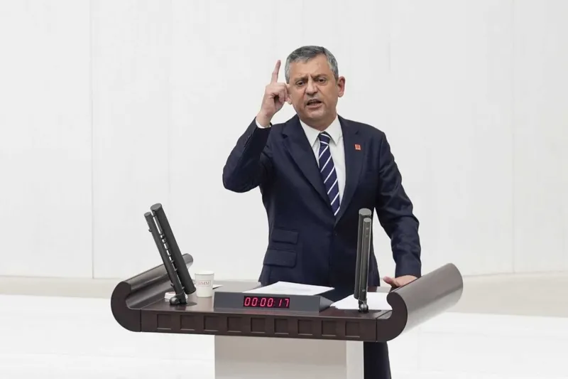 ozgur-ozelin-600-bin-dolarlik-gizli-tapu-skandali-yikimlik-ev-servete-donustu-halk-tvde-neden-bahsedilmedi-1773945514353.jpeg Özgür Özel'in 600 bin dolarlık "gizli tapu" skandalı: Yıkımlık ev servete dönüştü | Halk TV'de neden bahsedilmedi?-2