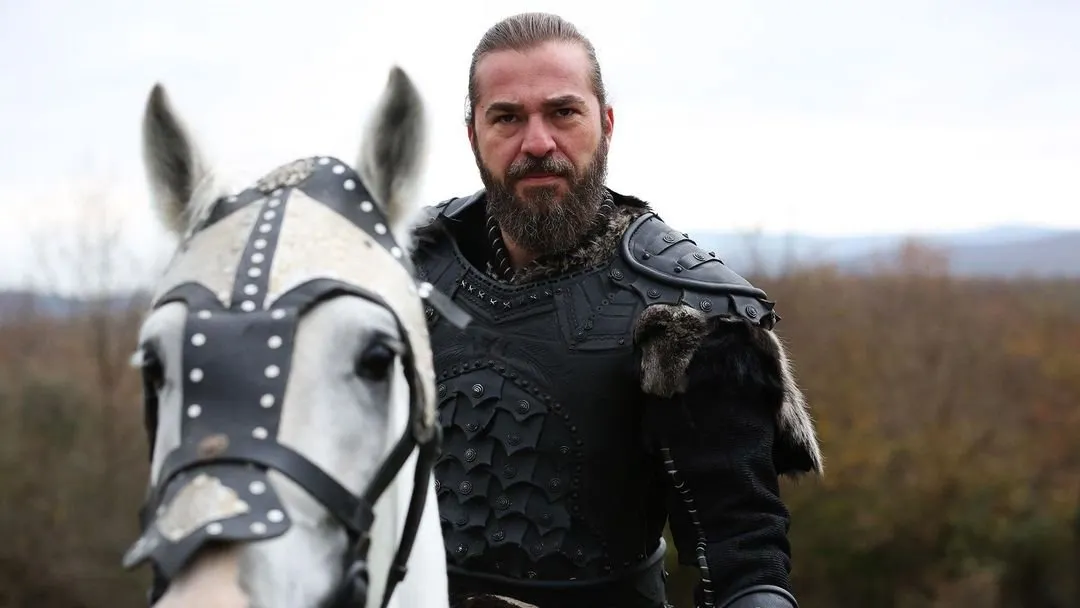 Engin Altan Düzyatan Diriliş Ertuğrul'dan ayrılıyor!