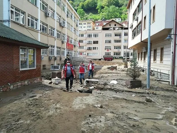 Son dakika: Bakan Soylu'dan Giresun'daki sel felaketine ilişkin açıklama: Kayıp 7 kişiyi havadan ve karadan aramalar sürüyor-2