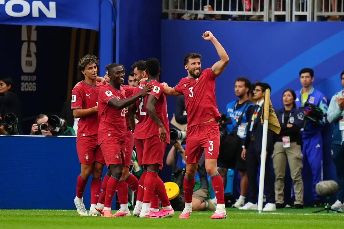 ronaldo-tarihe-gecti-portekiz-ozbekistan-karsisinda-farka-kostu-1782241504191.jpeg Ronaldo tarihe geçti: Portekiz Özbekistan karşısında farka koştu-4