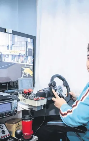 Lisesli Erdem zekasıyla sınır tanımıyor! Elektronik eşyalarla mucizeler yaratıyor