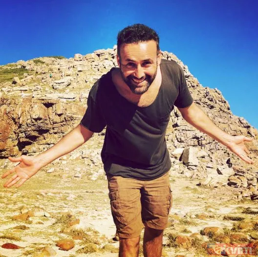 Güldür Güldür'ün Fikri'sindan eşiyle aşk dolu poz kalpler havalar uçuştu! İşte Aziz Aslan'ın gözlerden uzak yaşayan eşi - 3