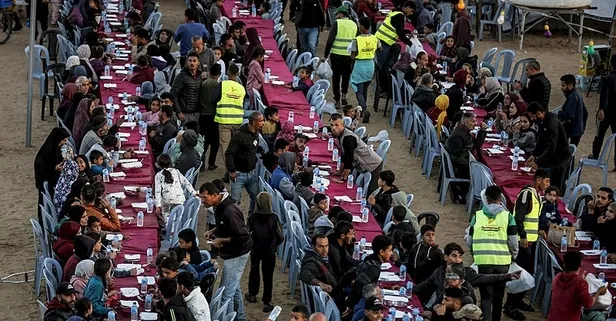 Gazze’de Ramazan dayanışması: Yerinden edilmiş Filistinliler iftar masasında buluştu