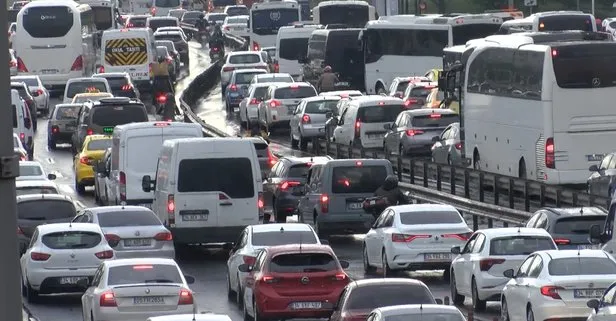 İstanbul’da trafik yoğunluğu yüzde 81’e ulaştı: Haftanın son iş gününde karayolları tıkandı | İşte trafik risk haritası..