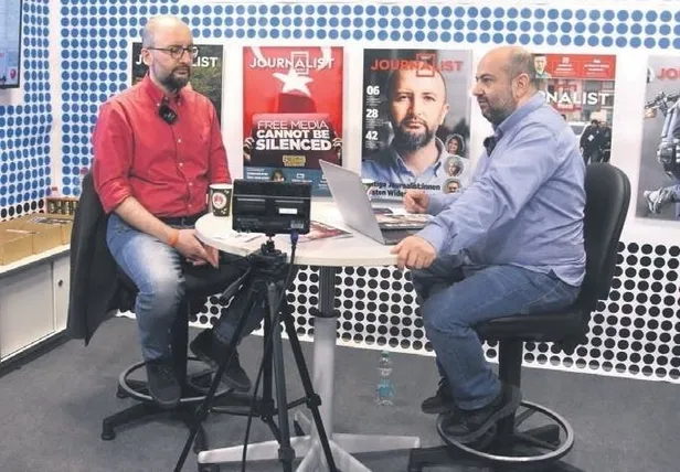 Almanya’da FETÖ’cü alçak Ercan Karakoyun, A Haber muhabiri İsmail Erel'e saldırdı-7