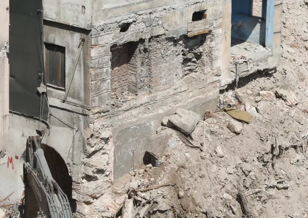 karakoydeki-200-yillik-genelevin-altindan-18-yuzyila-ait-hamam-cikti-1650011084147.jpg Karaköy'deki 200 yıllık genelevin altından 18. yüzyıla ait hamam çıktı-2