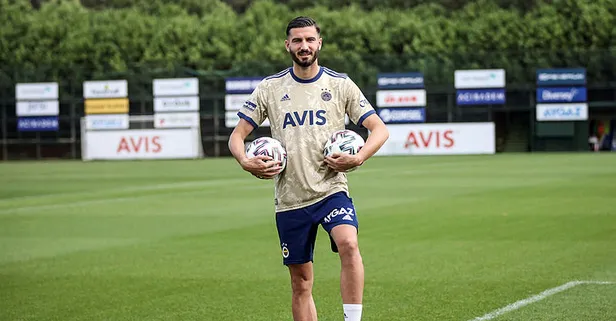 Fenerbahçe'nin forveti Kemal Ademi'den Ibrahimovic'ten sonra Ronaldo açıklaması: Daha yükseğe sıçrarım