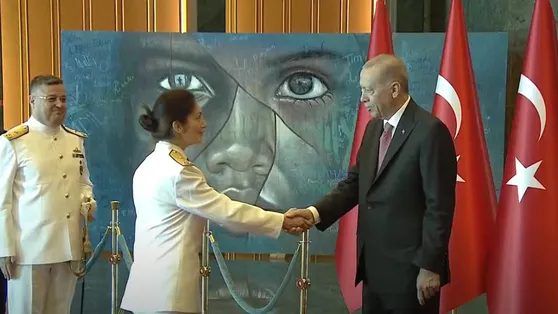 Külliyede 30 Ağustos kabulleri! Başkan Erdoğandan Türkiyenin ilk kadın amirali Gökçen Fırata: Sen benim hemşehrimdin he?