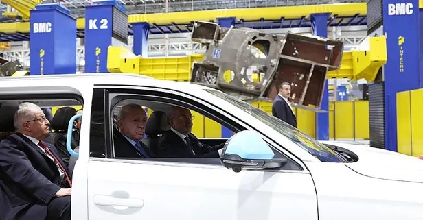 Tank gibi Togg! Başkan Erdoğan Altay tankının teslim törenine yerli otomobilin yeni bir versiyonu ile geldi