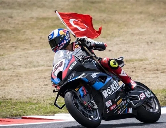 Razgatlıoğlu Çekya’da zirveye kondu!