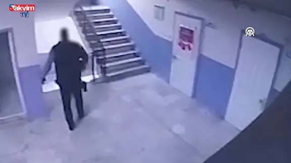 Manisa’da okul müdüründen skandal hareket: Otizmli öğrenciyi merdivenden itti! O anlar kamerada