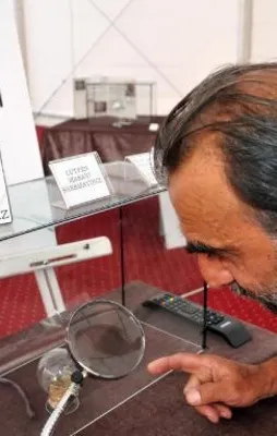 Dünyanın en küçük Kuran-ı Kerim'i sergilendi