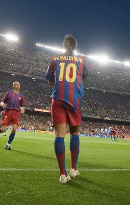 Futbolun efsanelerinden Ronaldinho futbolu bıraktı