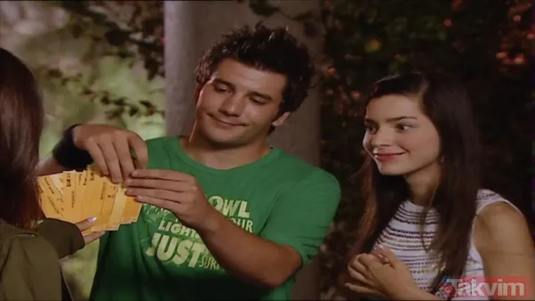 Acemi Cadı'nın Selim'i Yıllara Meydan Okuyor Bir Dönemin Efsane Gençlik Dizisi Acemi Cadı'da, Yakışıklı Ve Romantik Selim Karakteriyle Gönüllerde Taht Kuran...