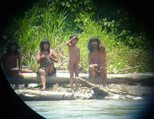 Amazon'daki kabileyle ilk temas