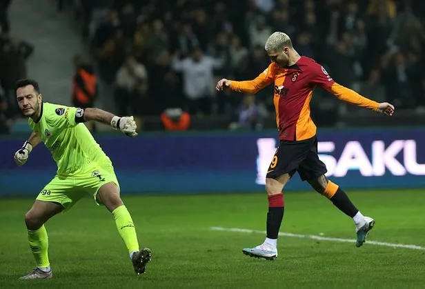 lider-galatasaray-giresunda-da-3-puani-aldi-muthis-seri-10-maca-cikti-1674950260190.jpeg Lider Galatasaray, Giresun'da da 3 puanı aldı! Müthiş seri 10 maça çıktı-11