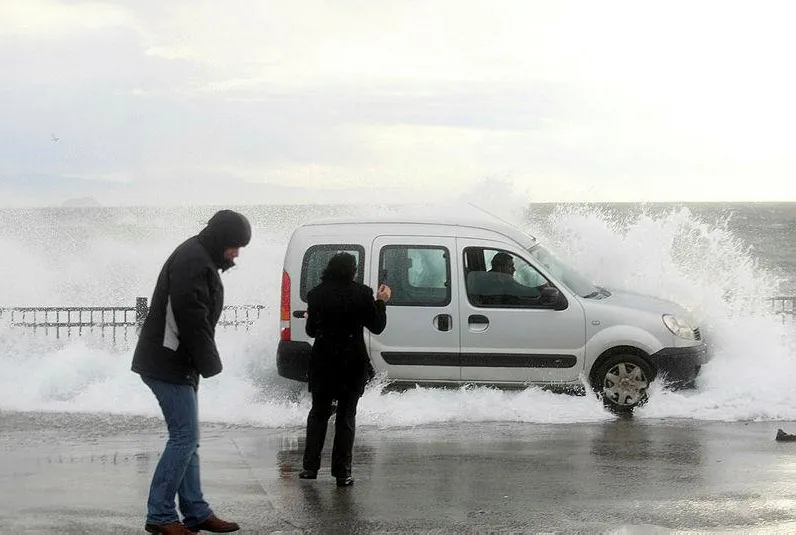 Yurt genelinde sağanak yağış ve lodos uyarısı!