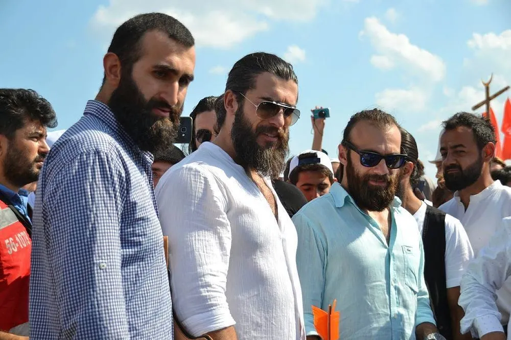Diriliş Ertuğrul oyuncularından sürpriz ziyaret-2