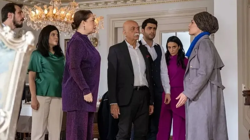 kizilcik-serbeti-apo-icin-basrol-degisimi-settar-tanriogen-acikladi-setlere-donecegim-3-sezonda-1716179777968.jpeg Settar Tanrıöğen açıkladı! Kızılcık Şerbeti Apo için başrol değişimi; "Setlere döneceğim" 3. sezonda...-3