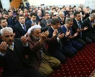 Davutoğlu cuma namazını Silopi’de kıldı