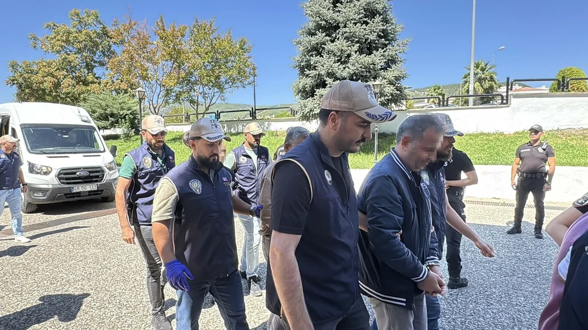 FETÖ'cü Burkay Karatepe ile bağlantılı şüphelilere operasyon: 10 şüpheli adliyede-3
