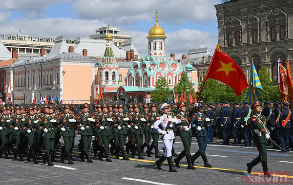 Putin Şi Cinping’i yanına aldı gövde gösterisi yaptı! Moskova’da Zafer Günü: Trump’a “altın kubbe” mesajı | Türk İHA'ları da sergilendi - 12