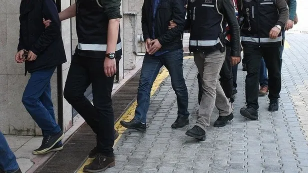 SON DAKİKA: İzmir'de FETÖ operasyonu: 132 şüpheli hakkında gözaltı kararı verildi-5