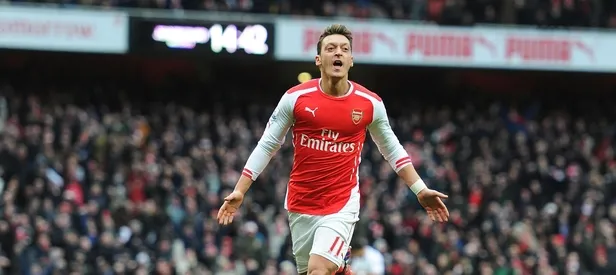 Mesut Özil 3,5 yıllık imzayı attı!