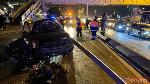 Bakırköy'de feci kaza! Aydınlatma direğini deviren otomobil yan yoldaki otomobile çarptı... - 1