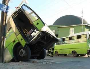 Yolcu dolu otobüs bahçe duvarından uçtu