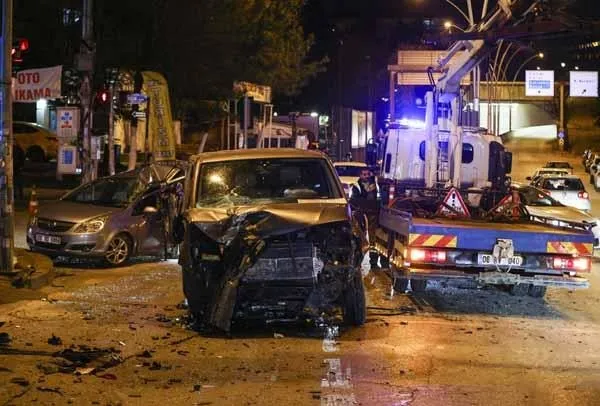 Son dakika: Ankara'da trafik kazası: Ölü ve yaralılar var-1