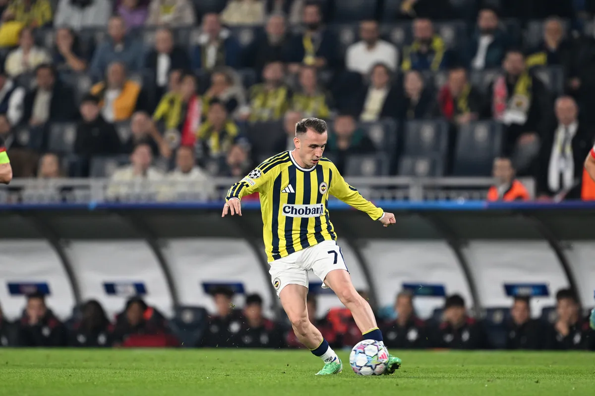 fenerbahcede-kerem-akturkogluna-protesto-aziz-yildirimdan-erken-ayrilik-1792570460898.jpg Kadıköy'de olay maç sonu! Aziz Yıldırım ve Kerem Aktürkoğlu'ndan tepkiler-3