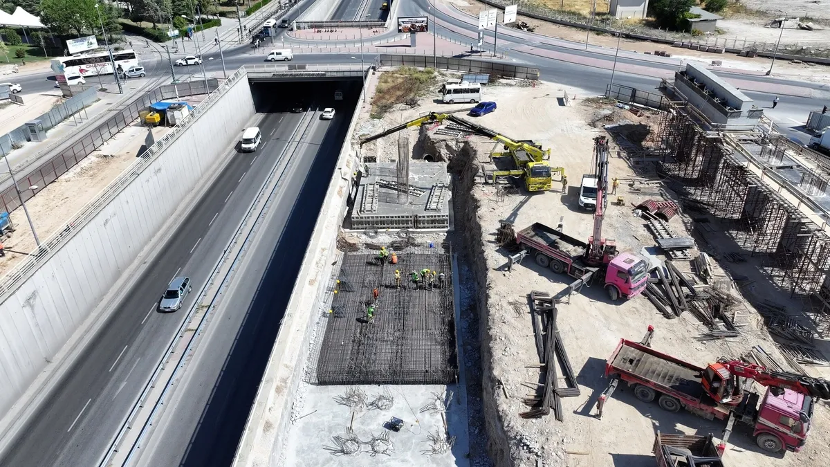 1786473635096.jpeg Konya Büyükşehir Belediye Başkanı Altay dev projeleri inceledi: KONYARAY Banliyö Hattında çalışmalar kesintisiz sürüyor-5