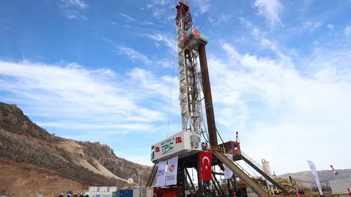 Son dakika: Enerji ve Tabii Kaynaklar Bakanı Alparslan Bayraktar: Şırnak petrol kenti olacak-7