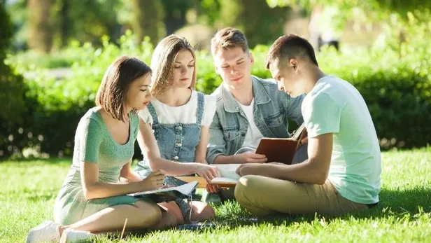 ihtiyaci-olan-ogrencilere-karsiliksiz-para-verilecek-9-ay-atmden-dagitilacak-anadolu-vakif-burs-basvurusu-nasi-1695374471388.jpg İhtiyacı olan öğrencilere para dağıtılacak! 9 ay ATM'den çekilecek! Anadolu Vakfı burs başvurusu nasıl yapılır? Karşılıksız, geri ödemesiz...-3