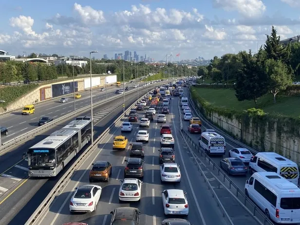 9 günlük bayram tatili dönüşü İstanbul’da trafik yoğunluğu!-3
