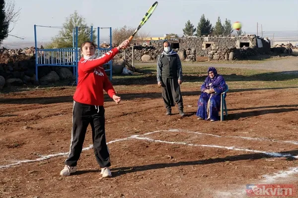Koronavirüs salgınında köyden dışarı çıkamayan Şanlıurfa Viranşehirliler kendilerini tenise verdi - 10