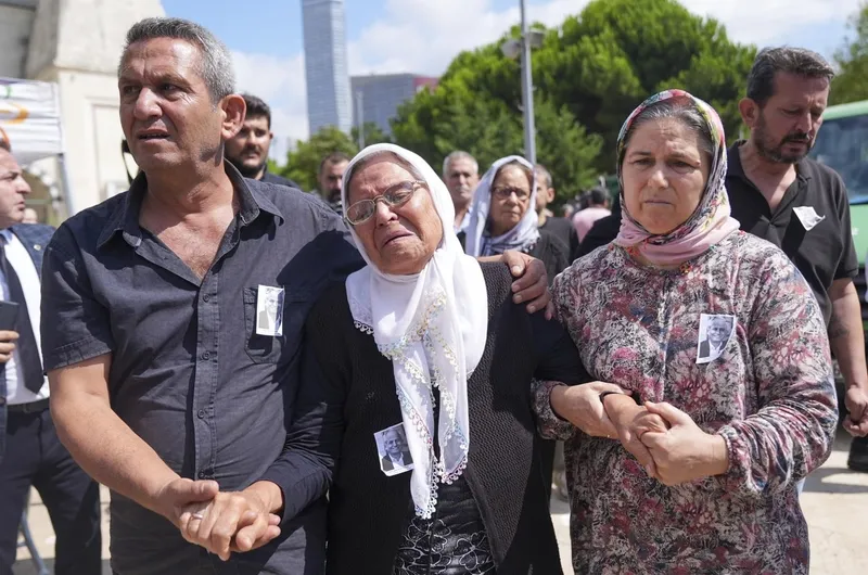 İstanbul'da bıçaklı saldırıda ölen Cumhuriyet Savcısı Kayhan son yolculuğuna uğurlandı. (AA)