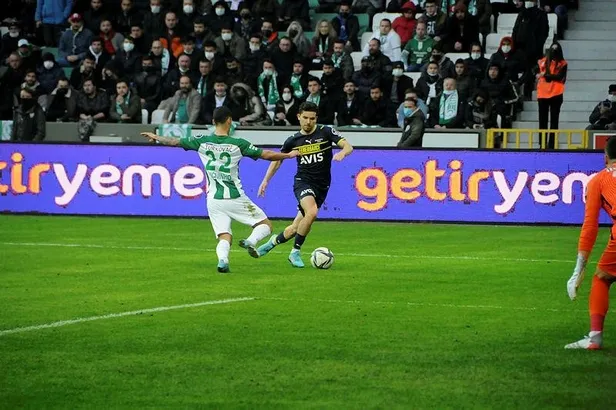 bir-anda-ortalik-karisti-giresunspor-fenerbahce-macinda-ferdi-kadioglu-ve-zeki-yavru-1644681700265.jpeg Bir anda ortalık karıştı! Giresunspor - Fenerbahçe maçında Ferdi Kadıoğlu ve Zeki Yavru...-2