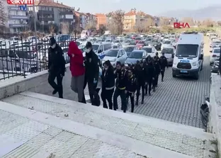 İzmir’de fuhuş operasyonunda 8 tutuklama