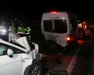 Yol ayrımını kaçırdı! Arkadan gelen araç çarptı