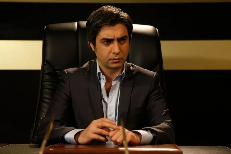 kurtlar-vadisinin-ilk-polat-alemdari-bakin-kim-cikti-14-sezon-hukum-surecekti-reddettigi-icin-bin-pisman-1711460218649.jpg 14 sezon oynayacaktı son anda vazgeçti! Kurtlar Vadisi'nin ilk Polat'ı gerçeği yıllar sonra açıkladı-5