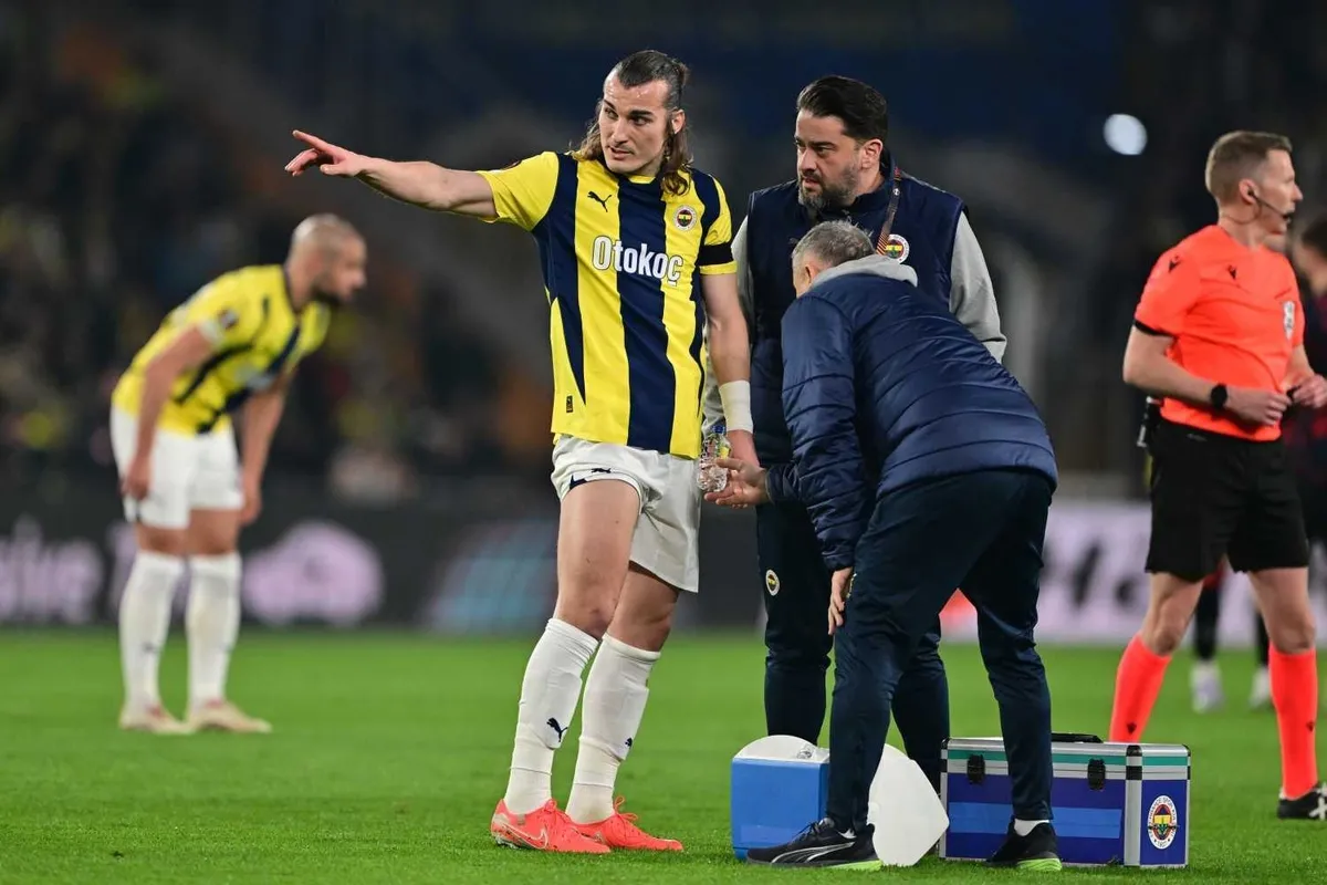 fenerbahcede-beklenmedik-ayrilik-kulup-bulmasi-istendi-1787228614553.jpeg Fenerbahçe'de beklenmedik ayrılık! Kulüp bulması istendi-4
