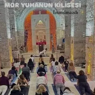 Kilisede yoga skandalı