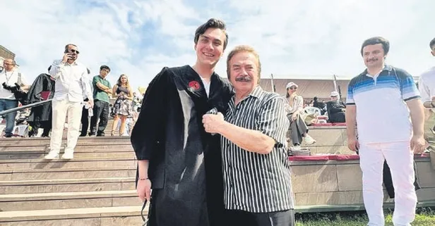 Efe Gencebay’ın kep töreninde dedesi Orhan Gencebay’dan duygusal destek