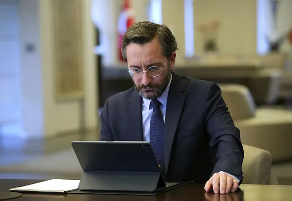 iletisim-baskani-fahrettin-altundan-biz-bize-yeteriz-turkiyem-paylasimi-1585736799968.jpg İletişim Başkanı Fahrettin Altun'dan "Biz bize yeteriz Türkiyem" paylaşımı-1