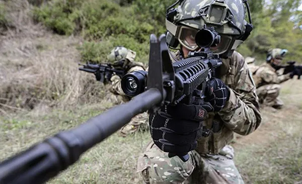 son-dakika-msb-duyurdu-2-pkkli-terorist-olduruldu-1636369461864.jpg Son dakika: MSB duyurdu! 2 PKK'lı terörist öldürüldü-4