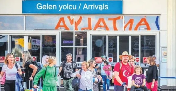 Antalya’ya yabancı ziyaretçi akını: Nüfusunun 7 katını ağırladı!