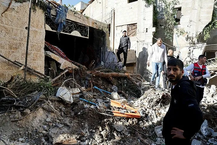 canli-takip-ateskeste-altinci-gun-bati-seria-saldiri-altinda-soykirimci-israil-cenin-multeci-kampi-ile-3-hasta-1701265859133.jpeg CANLI TAKİP | Gazze bombalanıyor! Soykırımcı terör devleti İsrail'den 'Savaşa yeniden başladık' açıklaması-11